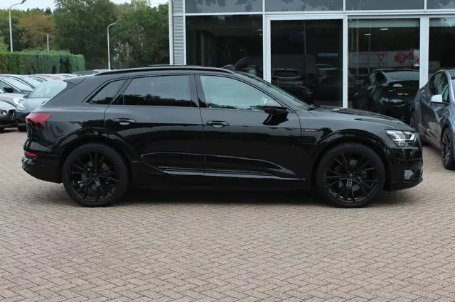 Audi E-Tron view 6