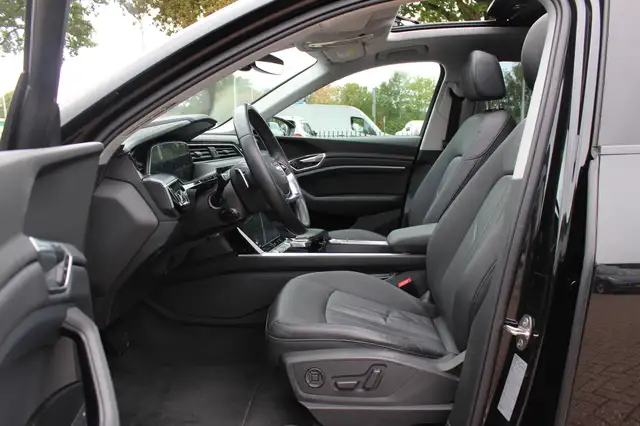 Audi E-Tron view 10