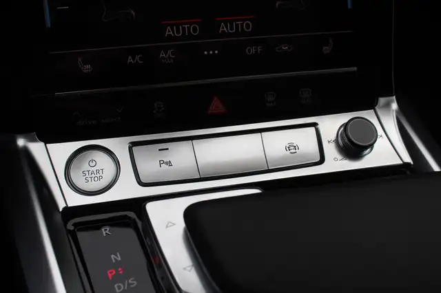 Audi E-Tron view 27