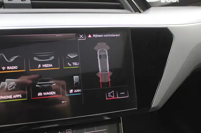 Audi E-Tron view 24