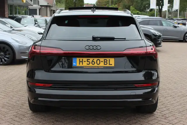 Audi E-Tron view 15