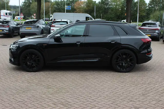 Audi E-Tron view 8