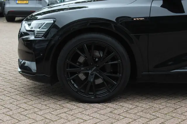 Audi E-Tron view 14