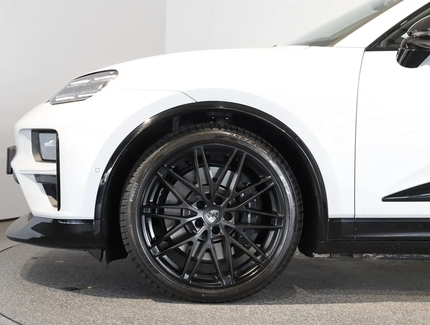 Porsche Macan Turbo Grau - 2
