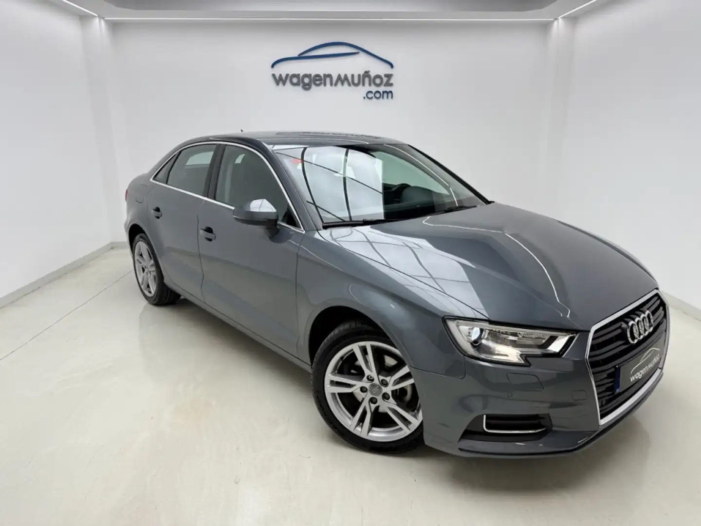 Audi A3 Sedán 1.6TDI Design Edition 81kW Gris - 2