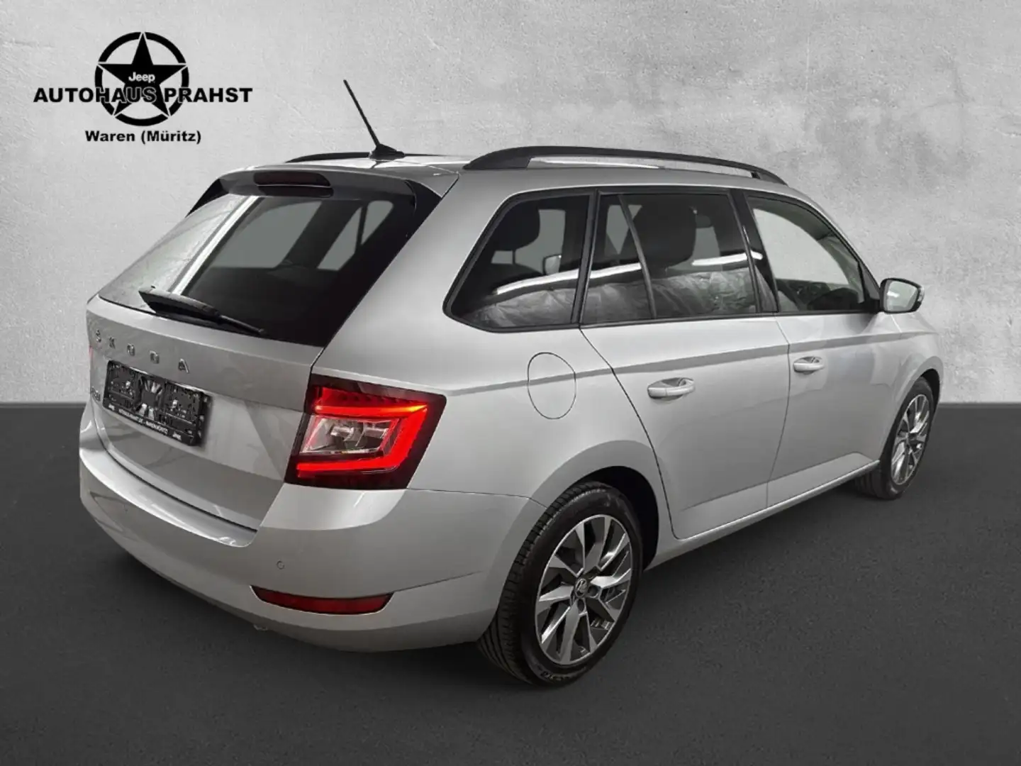 Skoda Fabia 1.0 TSI Combi Best of NAVI PDC LED CARPLAY Srebrny - 2