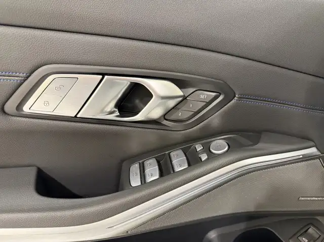 BMW 3 Series view 14