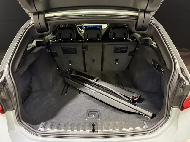 BMW 3 Series view 9