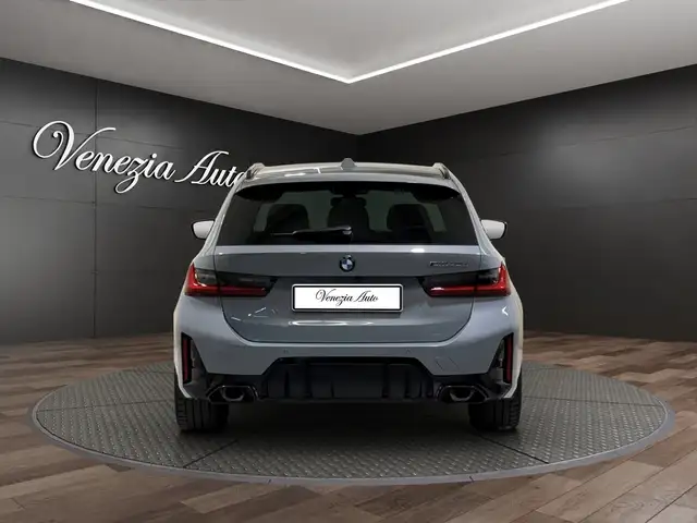 BMW 3 Series view 5