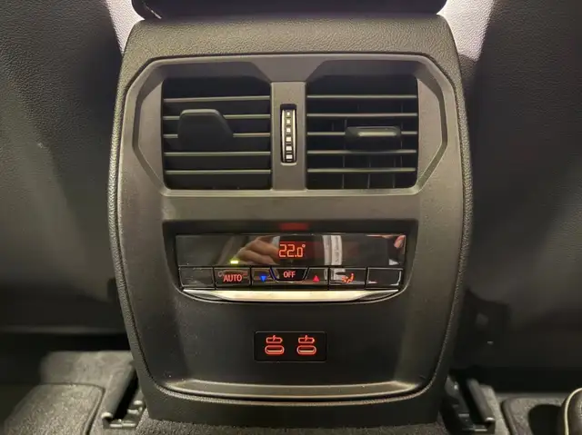 BMW 3 Series view 11