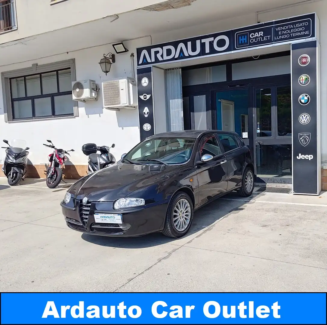 Alfa Romeo 147 Alfa Romeo 147 1.9 jtd Distinctive140 cv Nero - 1