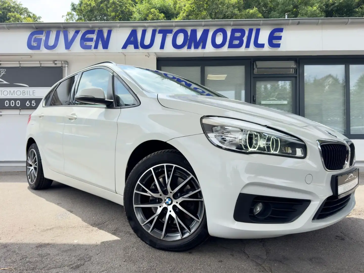 BMW 220 d Active Tourer Advantage LEDER NAV KEYLESS Weiß - 1