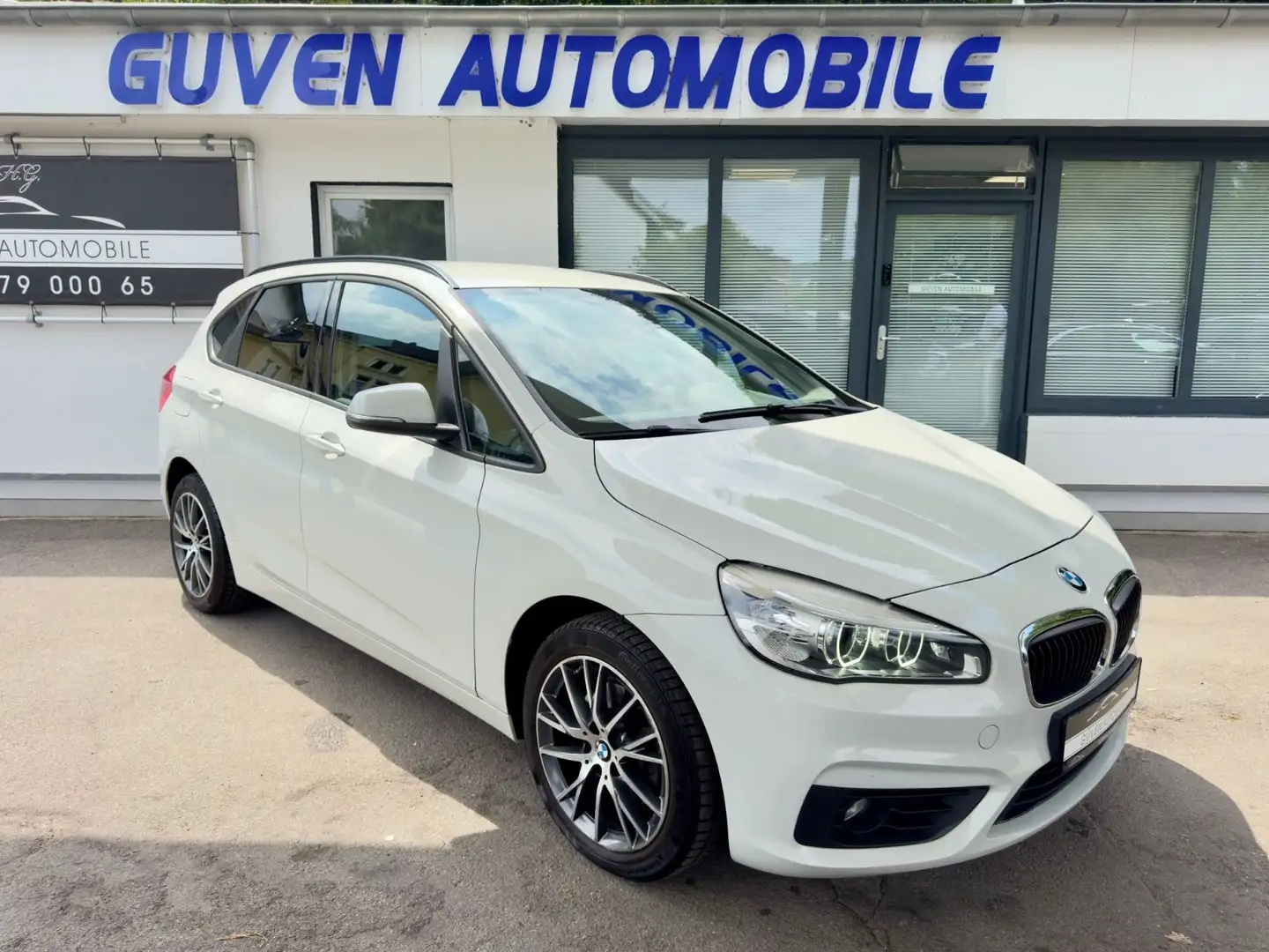 BMW 220 d Active Tourer Advantage LEDER NAV KEYLESS Weiß - 2