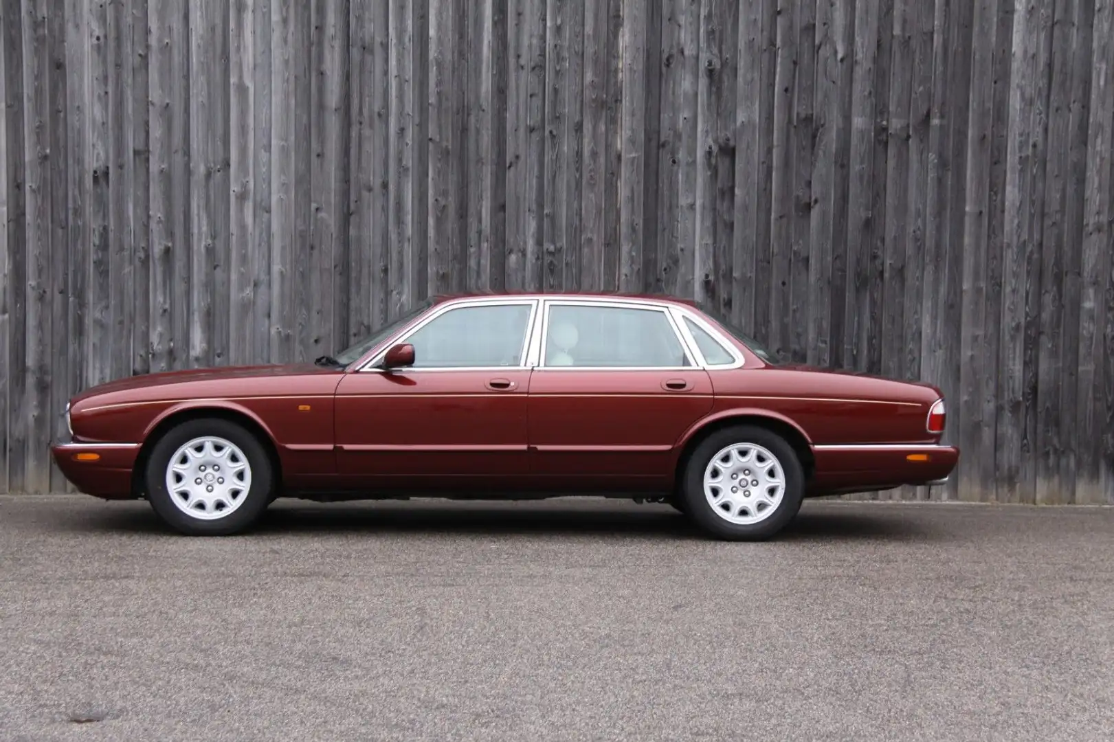 Jaguar XJ 4.0 Sovereign 2 Jahre Garantie Czerwony - 2