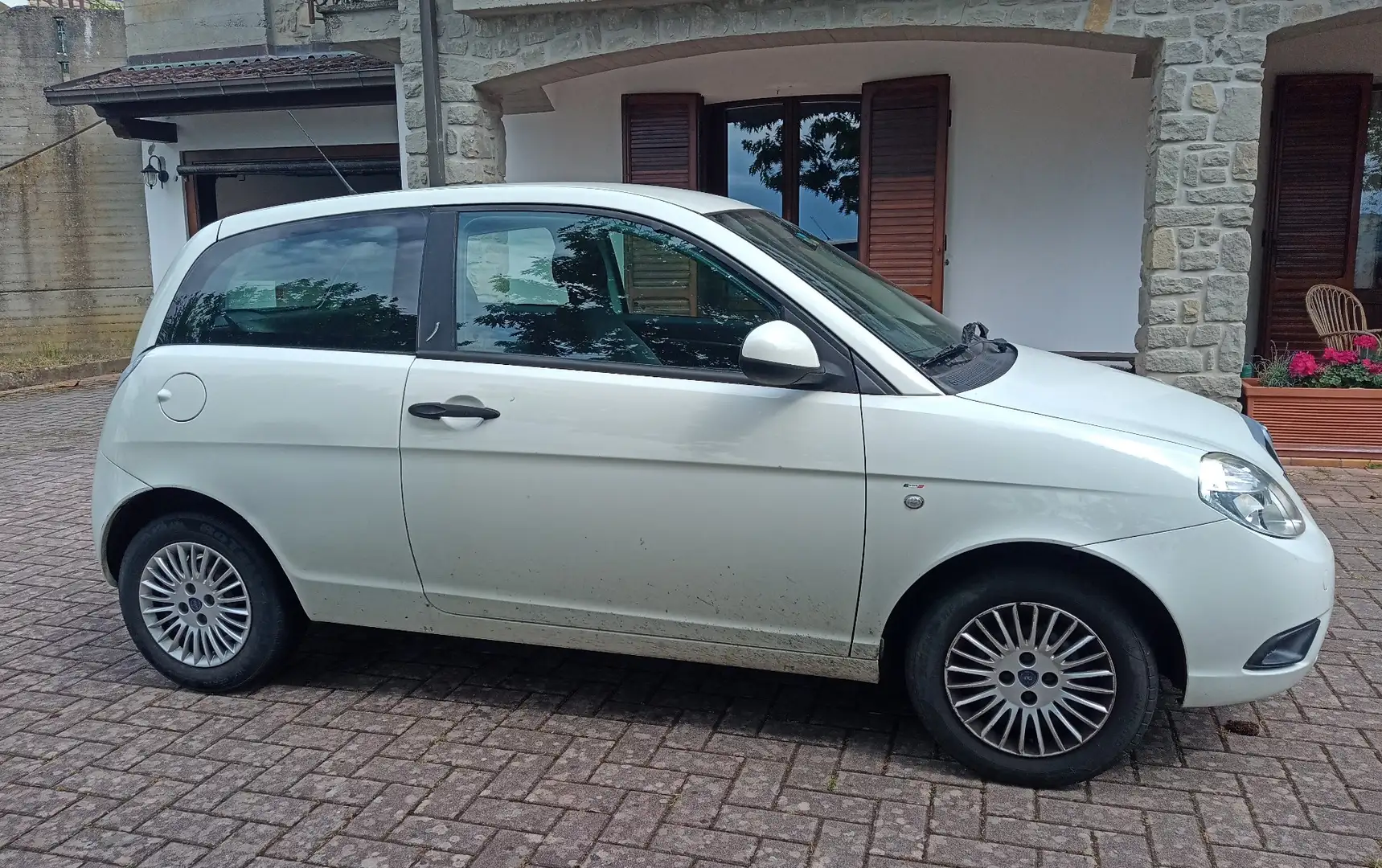 Lancia Y 1.2 8v LS c/airbag - 1