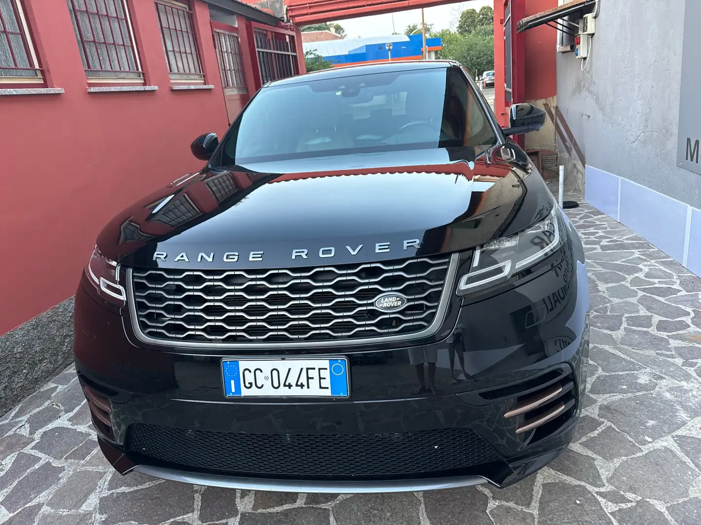 Land Rover Range Rover Velar 2.0d i4 R-Dynamic S 180cv auto my20 Negro - 1