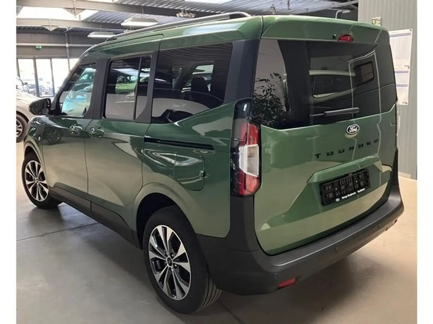 Ford Tourneo Courier Titanium Vert - 2