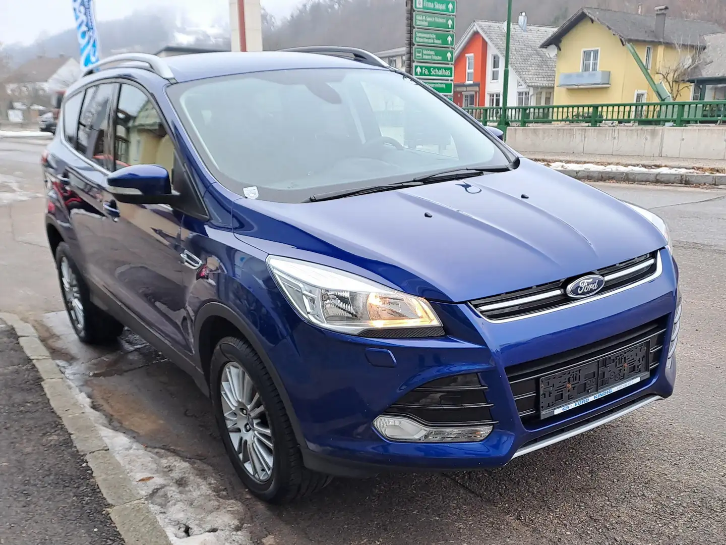 Ford Kuga Titanium Blau - 1