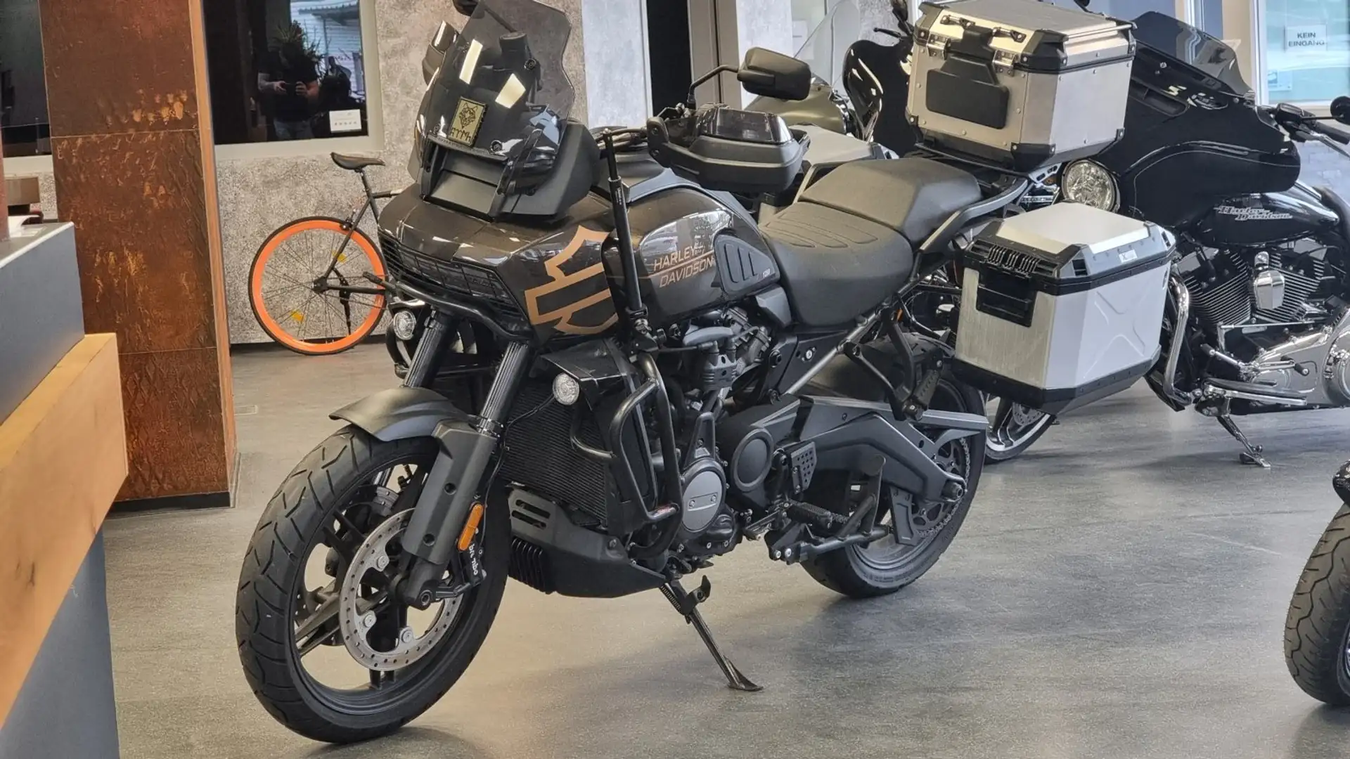 Harley-Davidson Pan America Schwarz - 1
