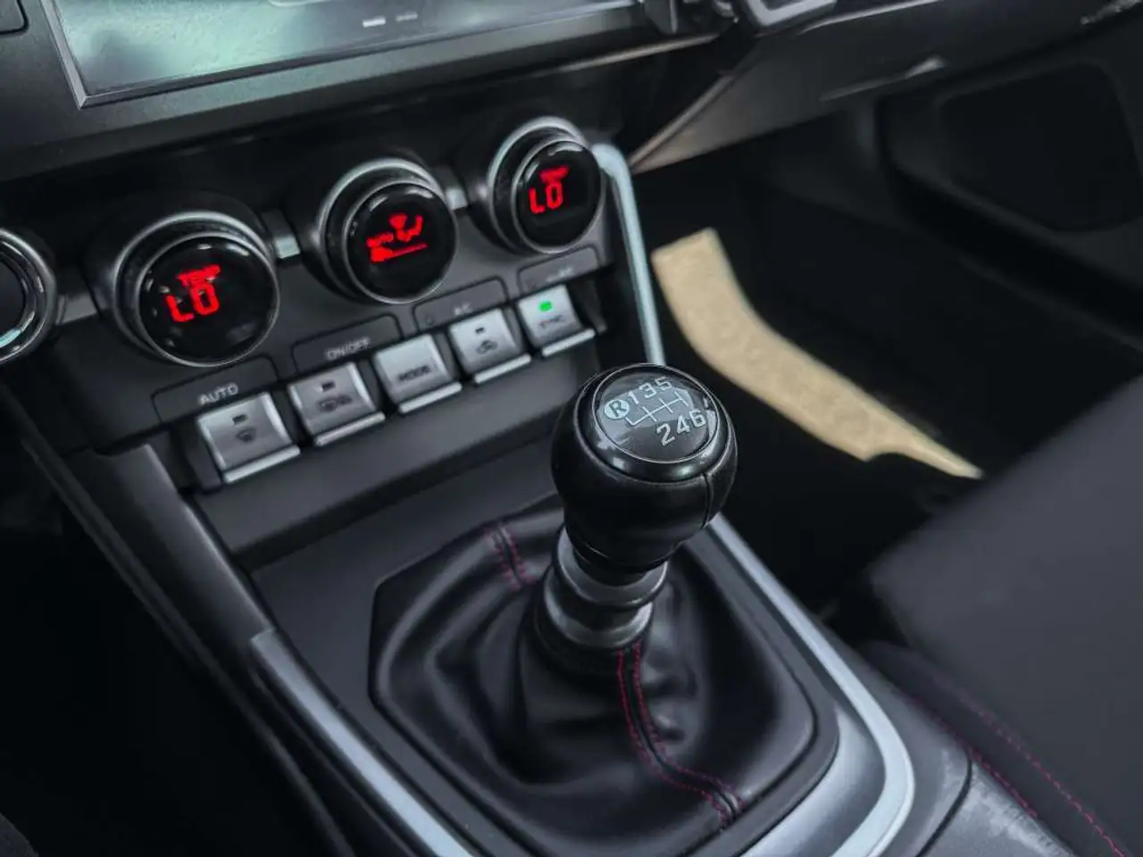 Subaru BRZ снимка Subaru BRZ