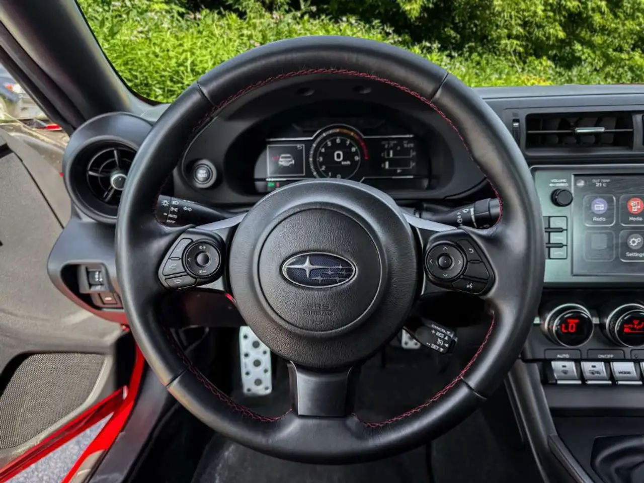 Subaru BRZ снимка Subaru BRZ