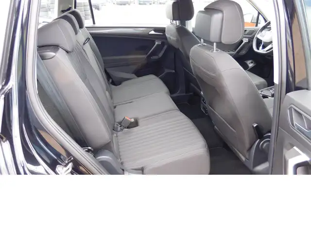 Volkswagen Tiguan Allspace view 12