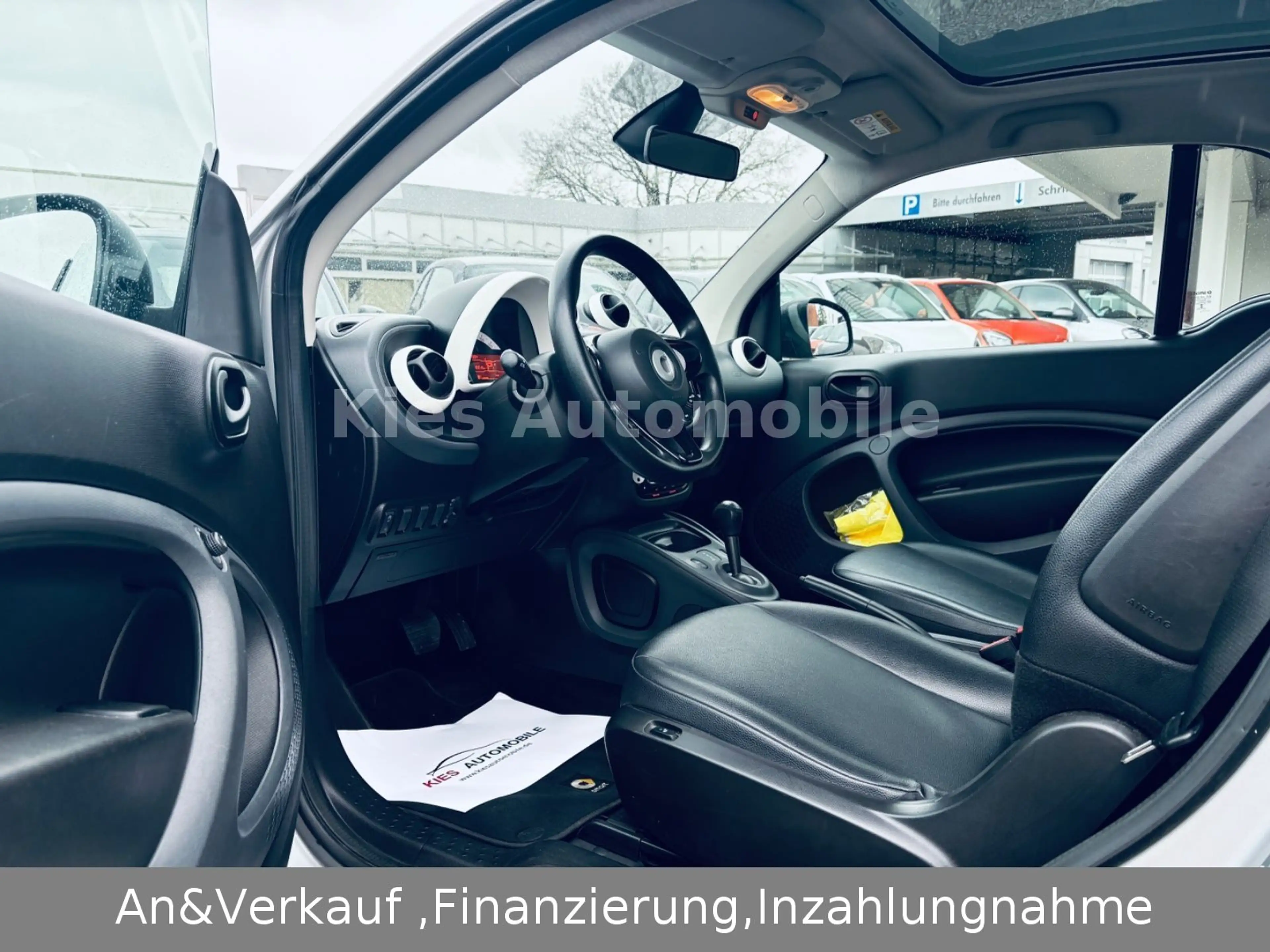 smart forTwo Prime AUTOM/LEDER/NAVI/PANO/SITZH/KLIMA — photo 12