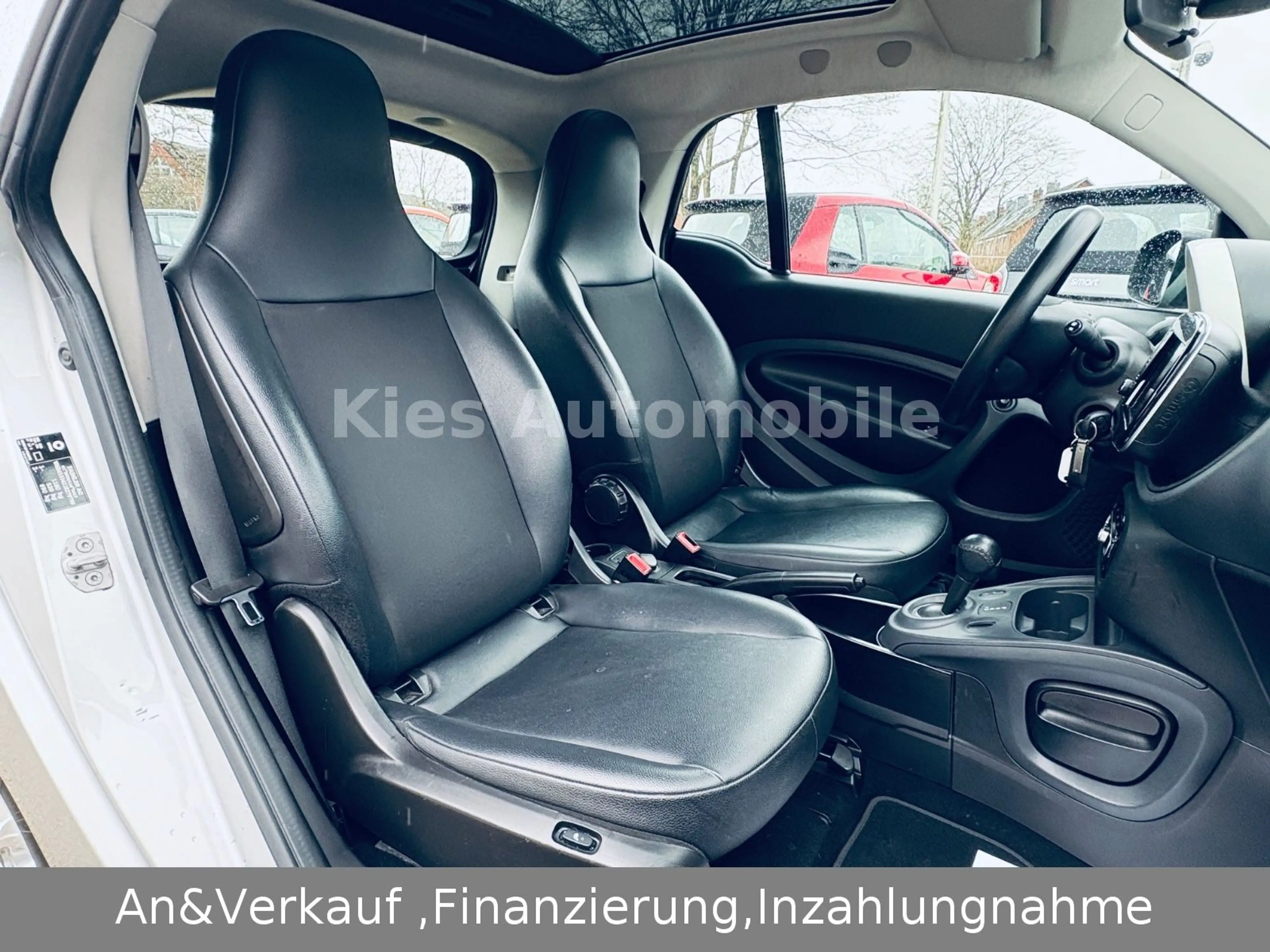 smart forTwo Prime AUTOM/LEDER/NAVI/PANO/SITZH/KLIMA — photo 13