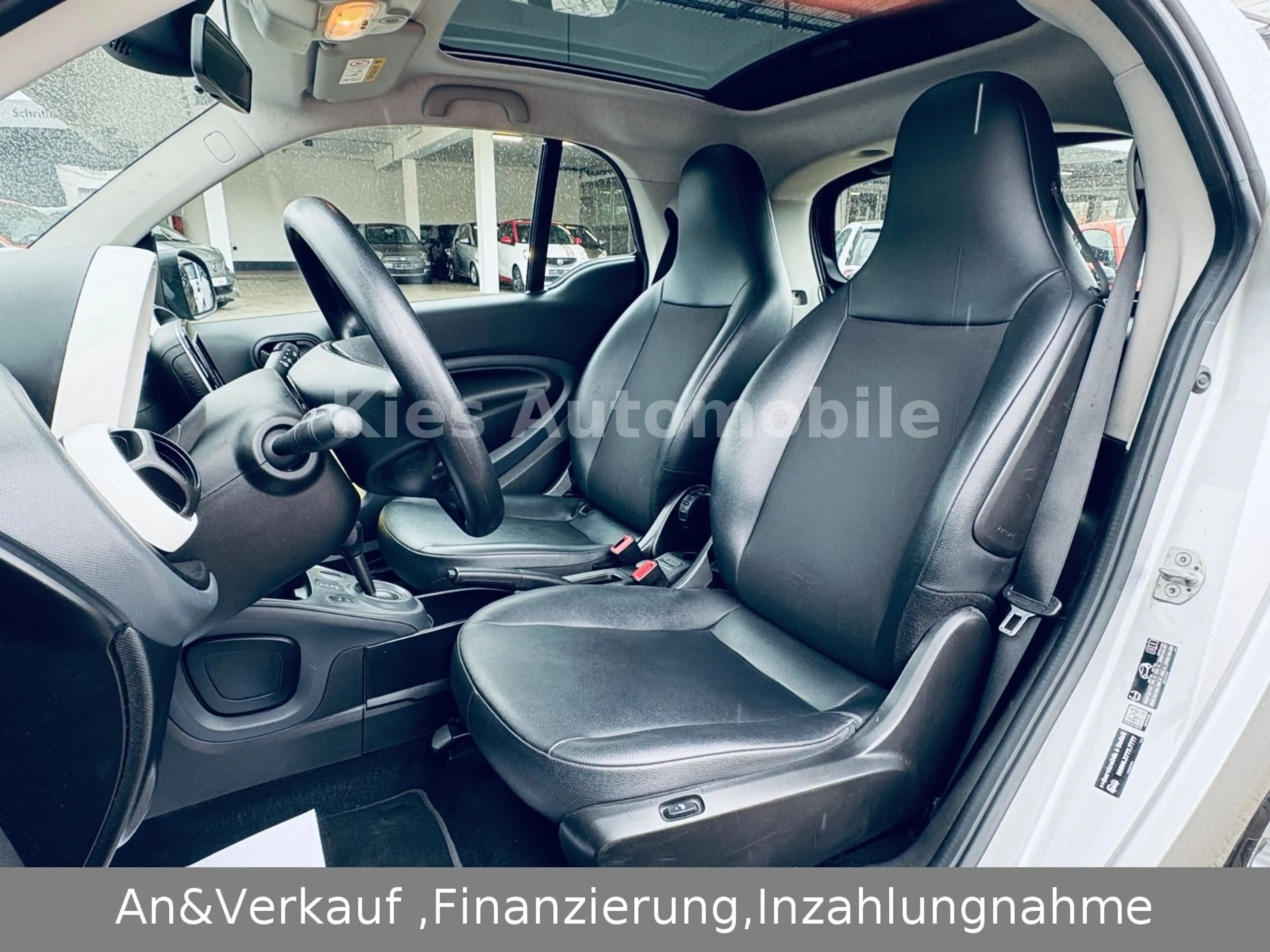 smart forTwo Prime AUTOM/LEDER/NAVI/PANO/SITZH/KLIMA — photo 9