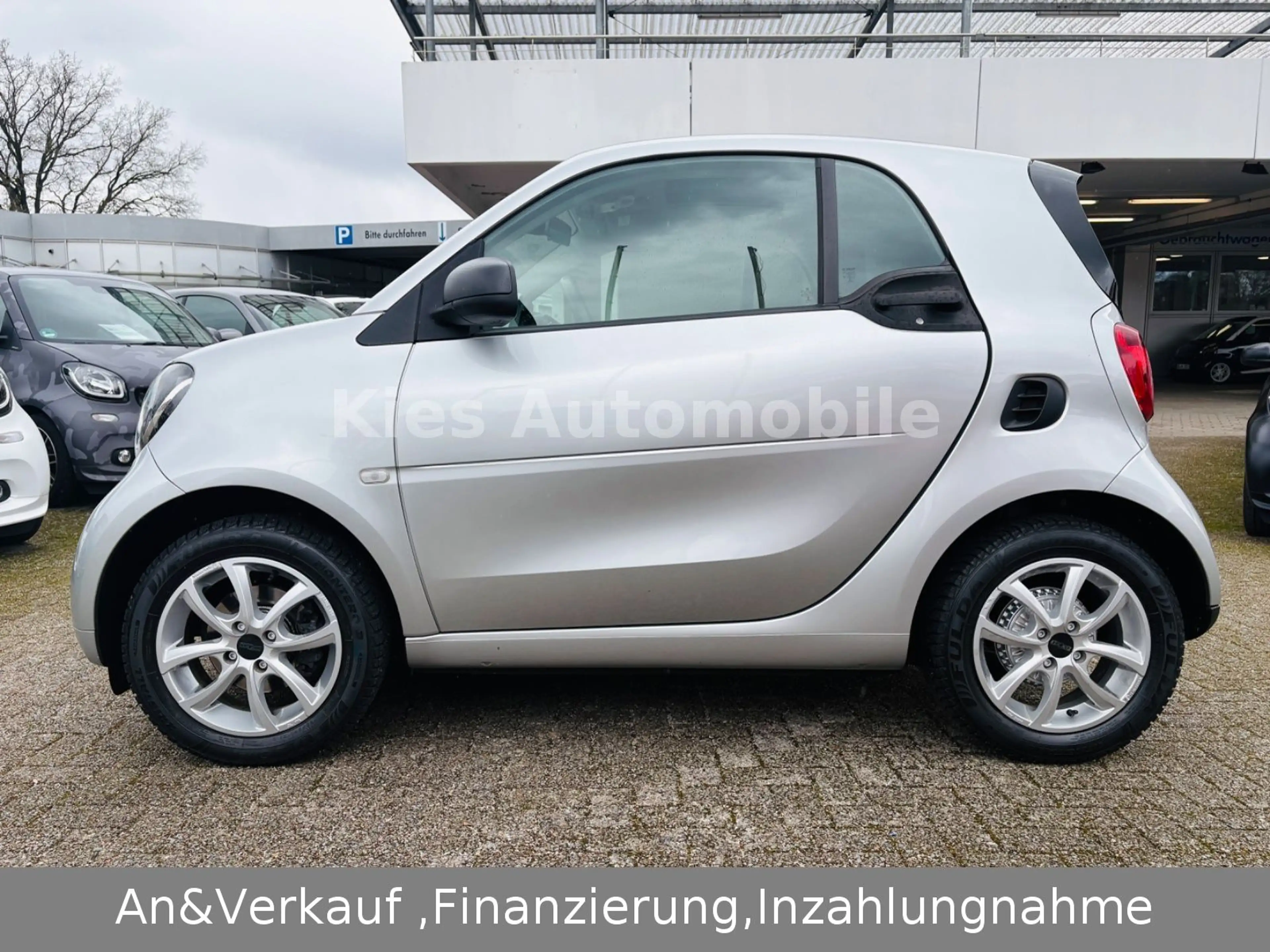 smart forTwo Prime AUTOM/LEDER/NAVI/PANO/SITZH/KLIMA — photo 3
