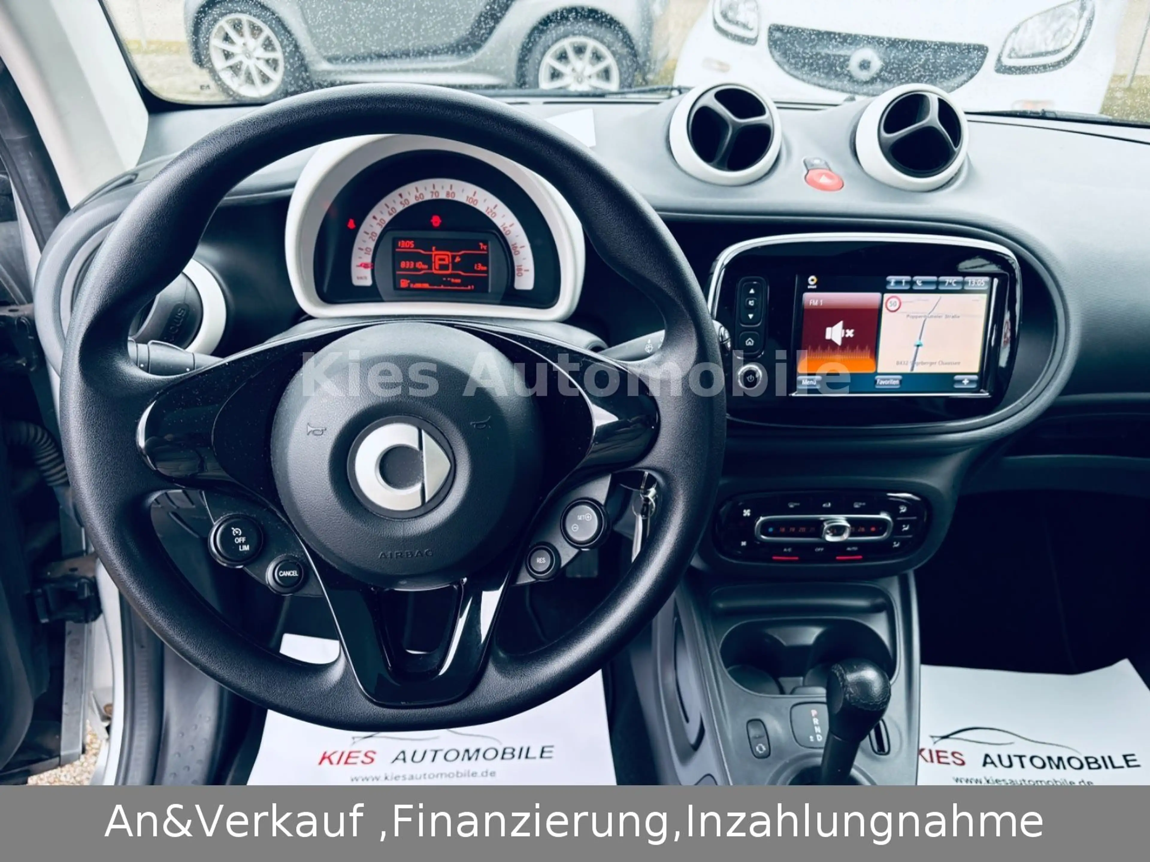smart forTwo Prime AUTOM/LEDER/NAVI/PANO/SITZH/KLIMA — photo 11