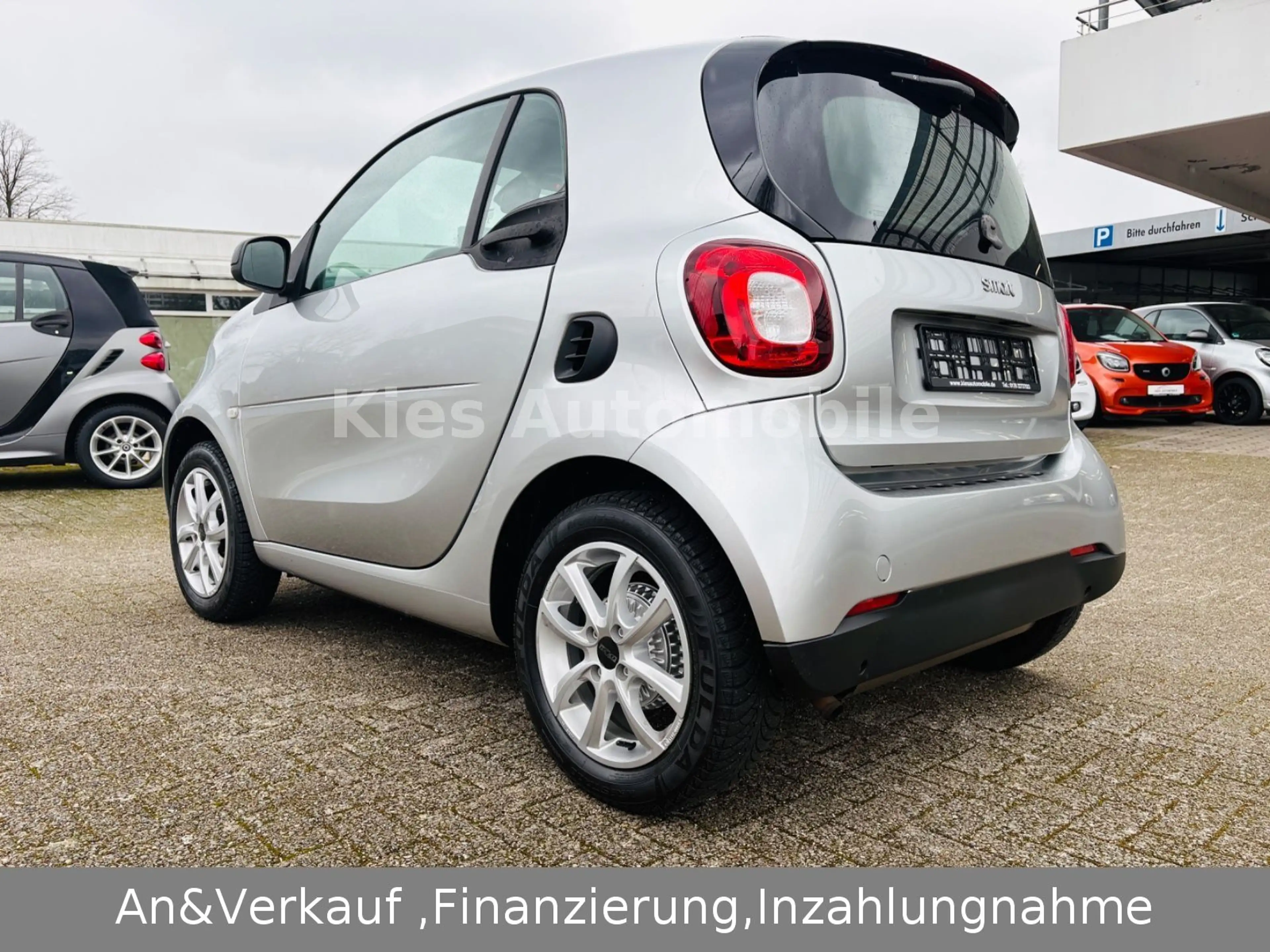 smart forTwo Prime AUTOM/LEDER/NAVI/PANO/SITZH/KLIMA — photo 4