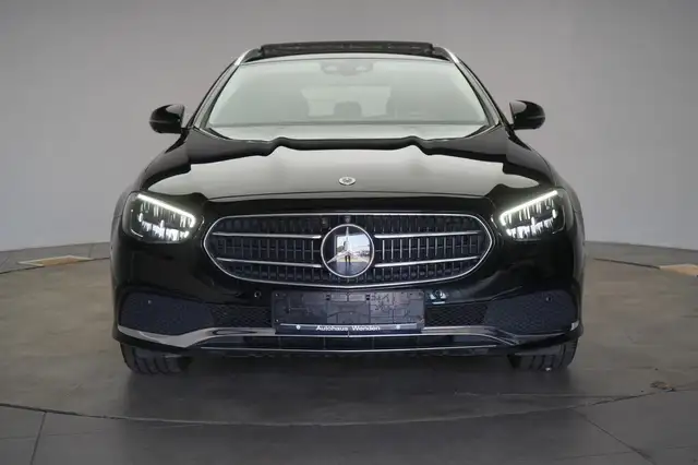 Mercedes-Benz 300 view 2