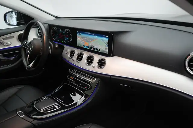 Mercedes-Benz 300 view 7