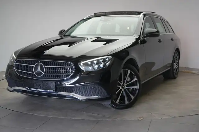 Mercedes-Benz 300 view 3