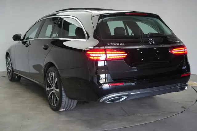 Mercedes-Benz 300 view 5