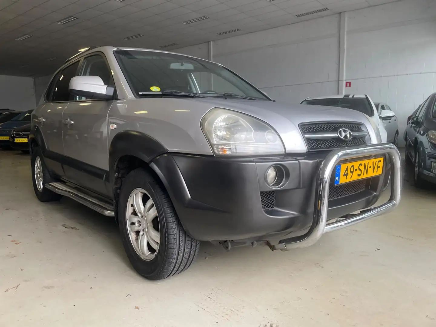 Hyundai TUCSON 2.0i Style zeer nette auto Grau - 2