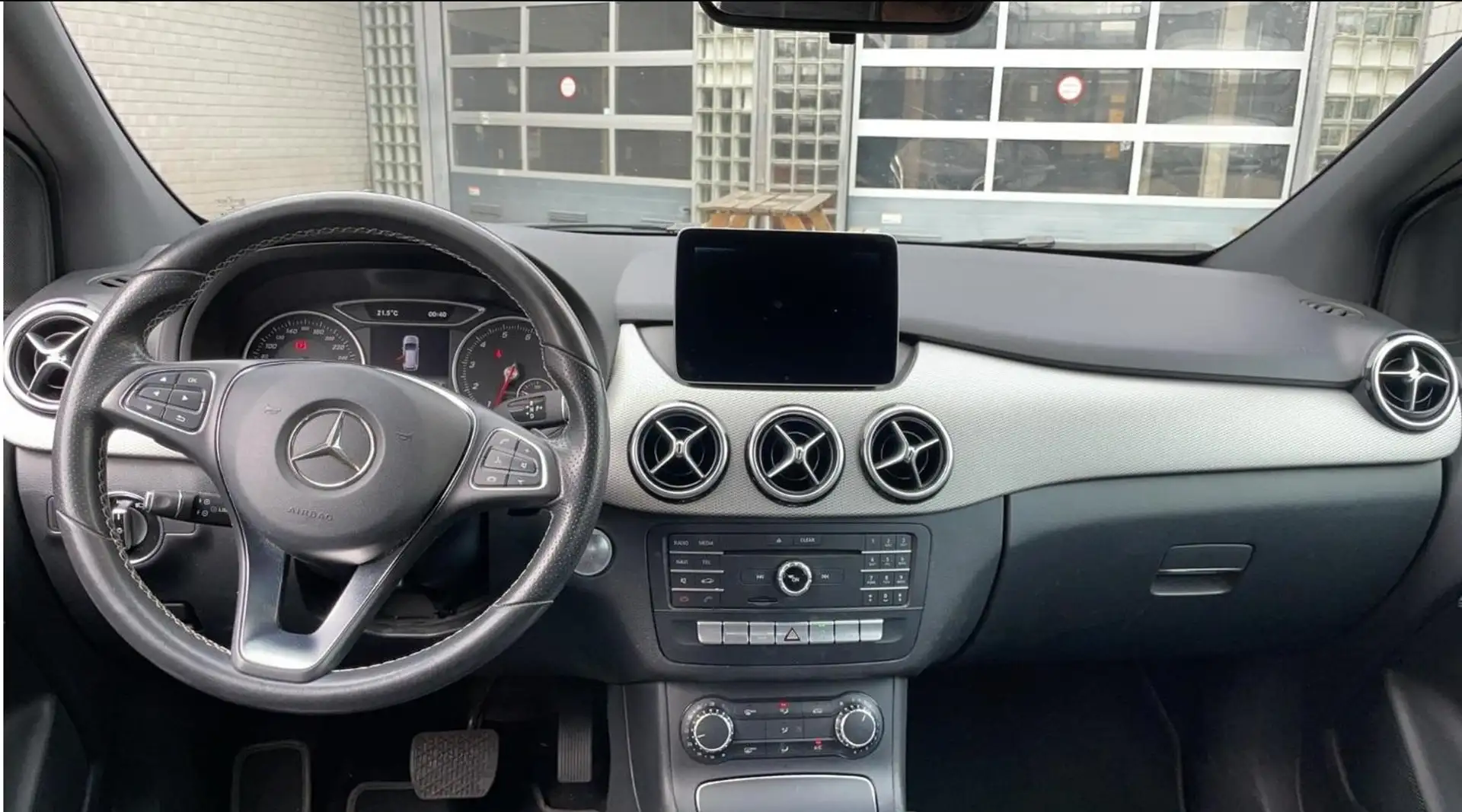 Mercedes-Benz B 180 Luxury Line Noir - 2