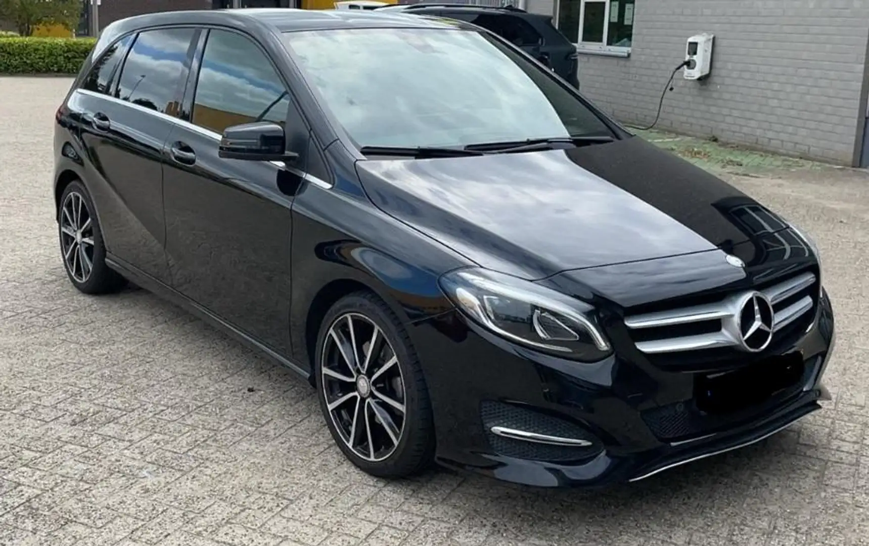 Mercedes-Benz B 180 Luxury Line Noir - 1