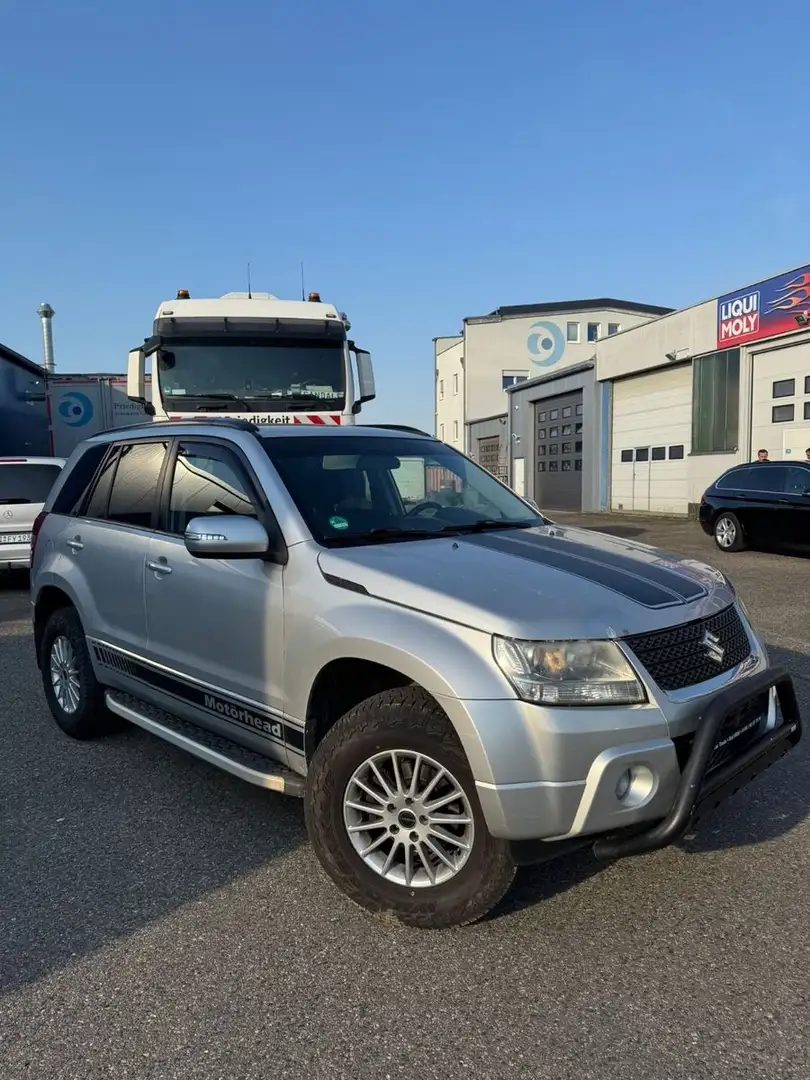Suzuki Grand Vitara 2.4 VVT Lim.Comfort 4X4~AUTOMATIK Grau - 1