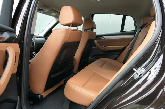 BMW X4 view 5
