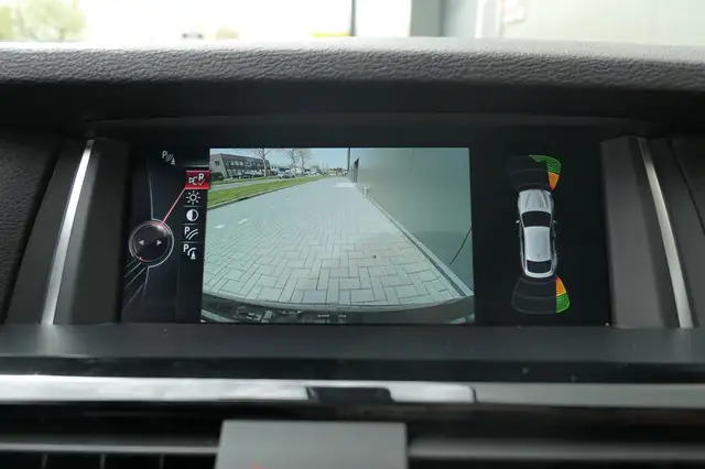 BMW X4 view 13