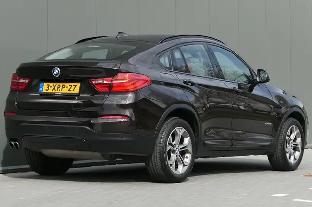 BMW X4 view 2