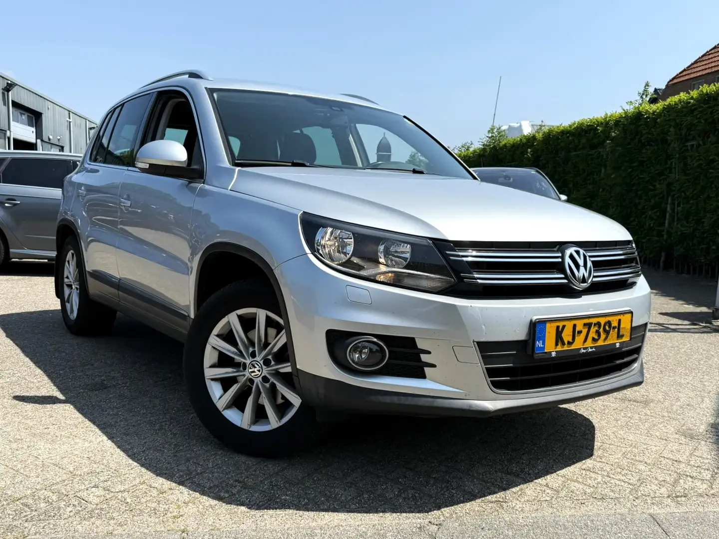 Volkswagen Tiguan 1.4 TSI SPORT & STYLE CLIMATE/ST.VERWARM/PDC/LMV Grijs - 2