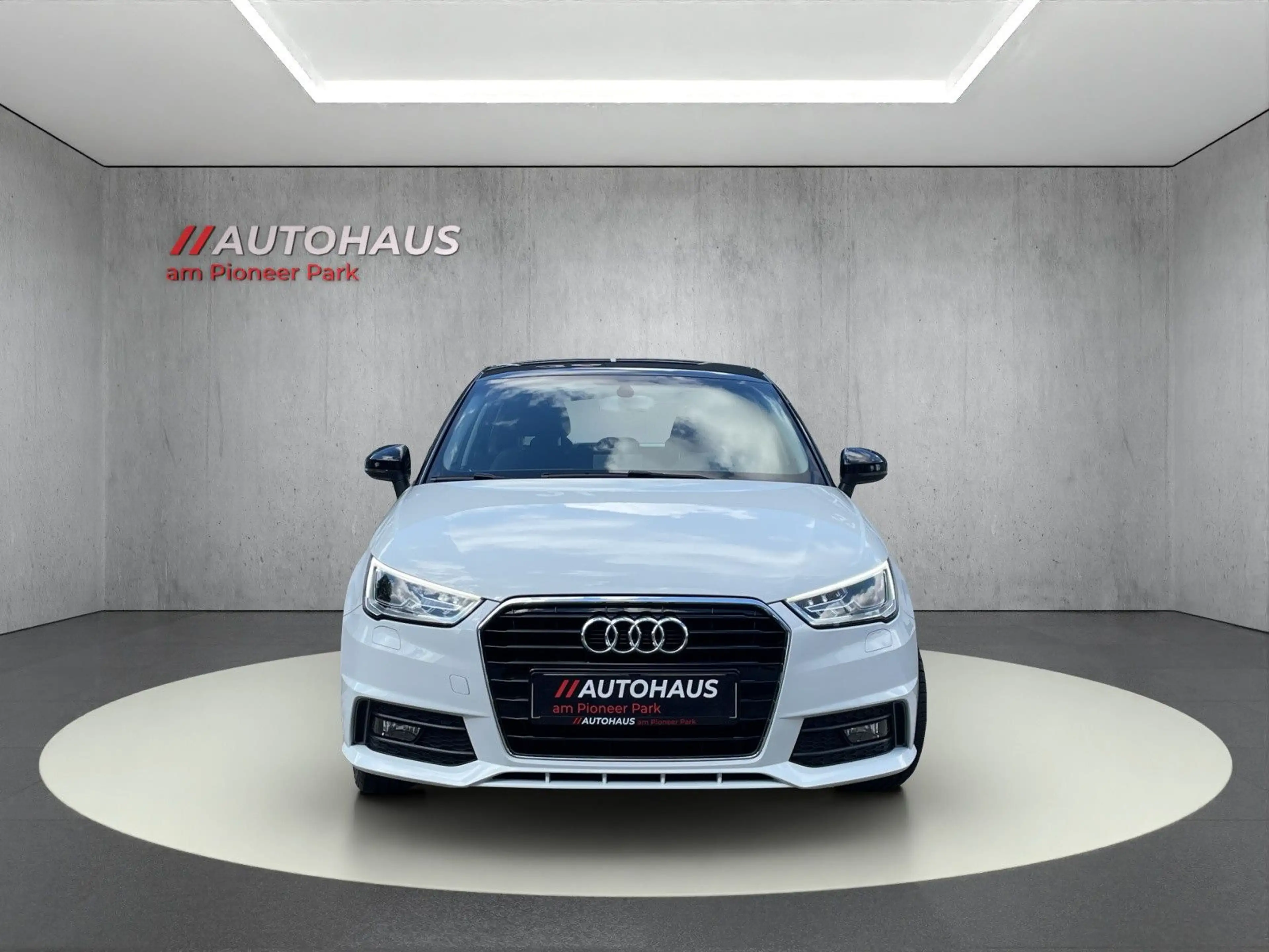 Audi A1 Sportback TFSI*S-Line*MMI*NAVI*SHZ*PDC*Xenon — photo 8