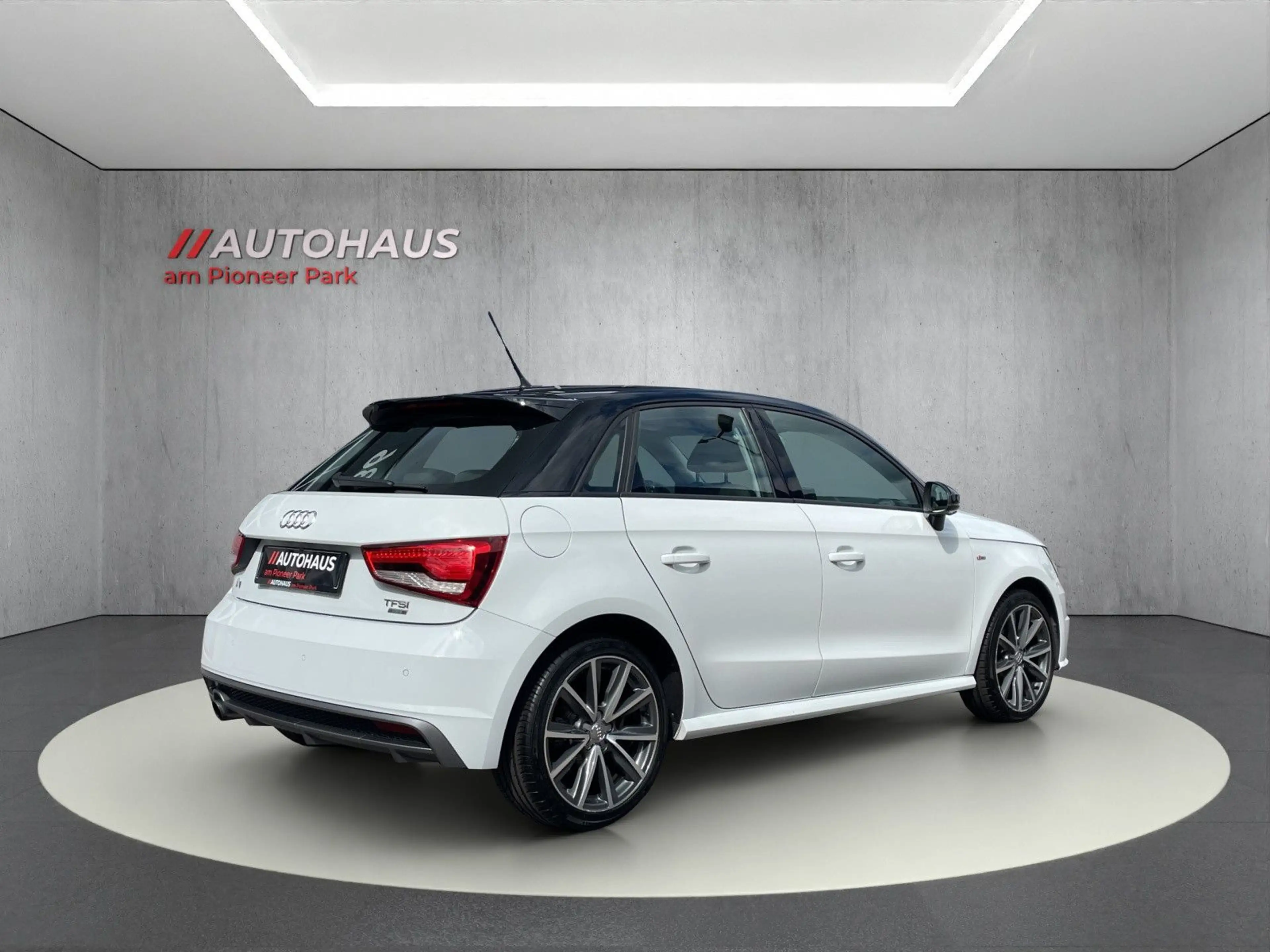Audi A1 Sportback TFSI*S-Line*MMI*NAVI*SHZ*PDC*Xenon — photo 5