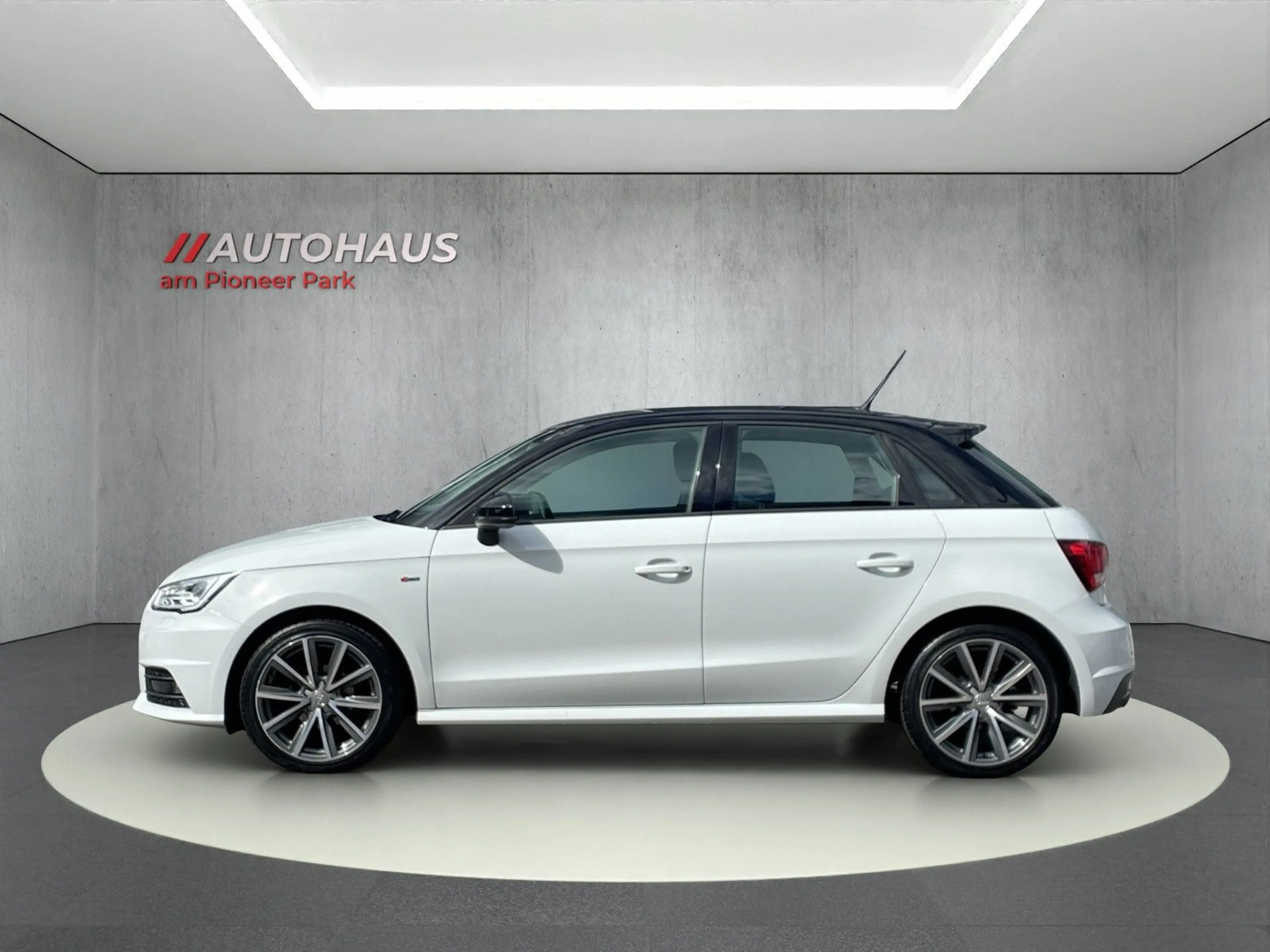 Audi A1 Sportback TFSI*S-Line*MMI*NAVI*SHZ*PDC*Xenon — photo 2