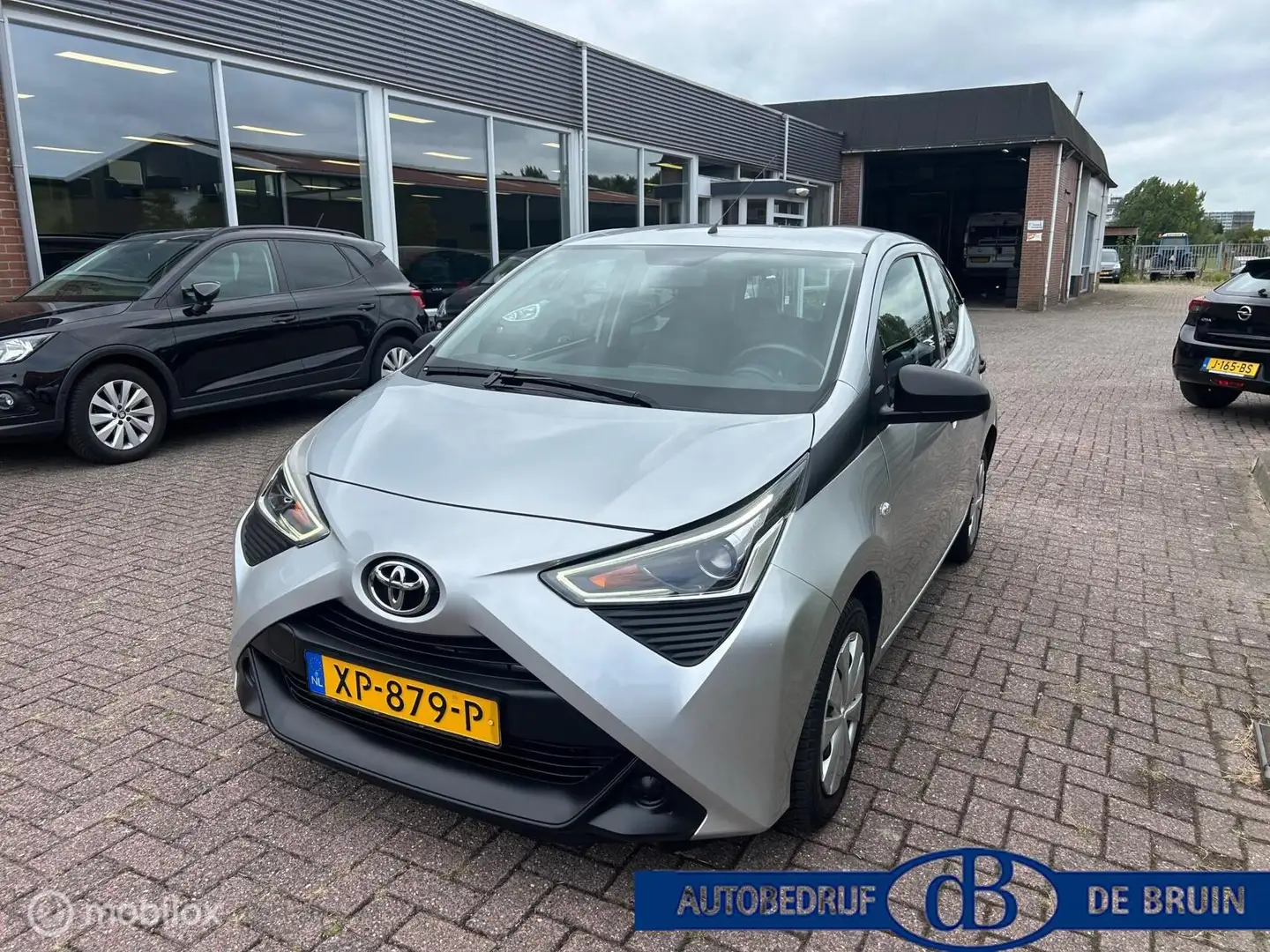 Toyota Aygo 1.0 VVT-i x-fun Grijs - 2