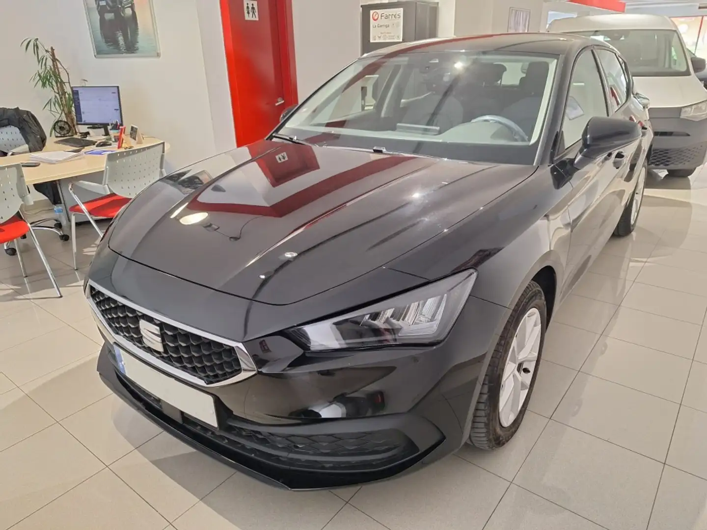 SEAT Leon 1.0 TSI S&S Style XS 110 Negro - 1