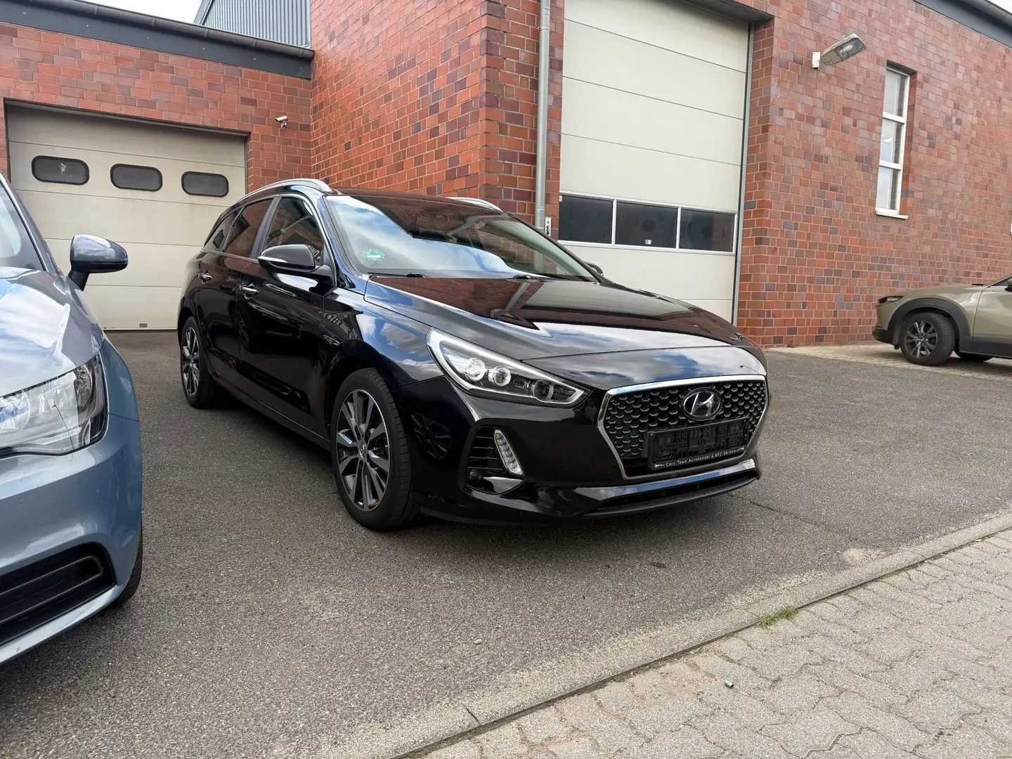 Hyundai i30 Premium 1,4 T-GDI, Panorama, Carplay 1. Hand Schwarz - 1